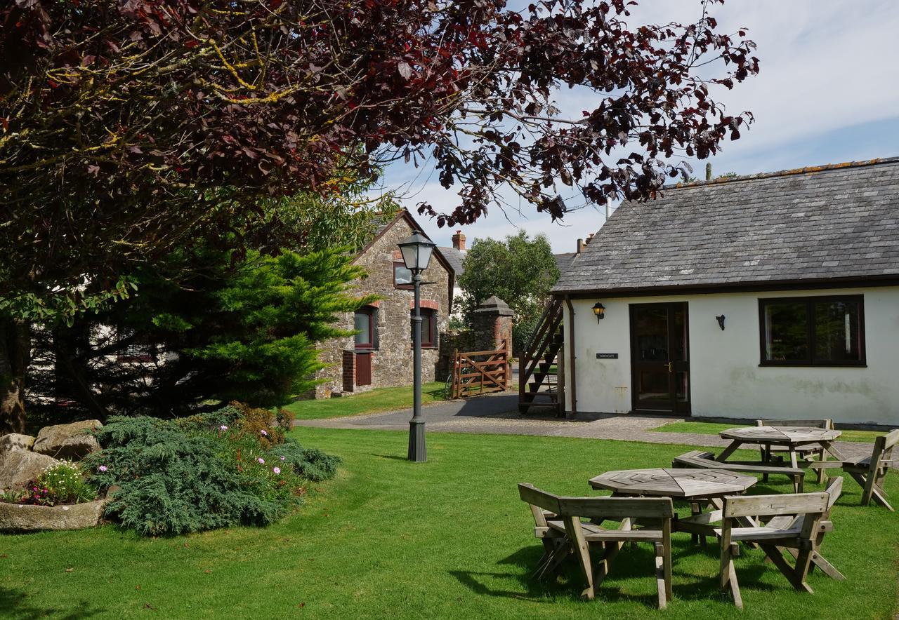 Kennacott Court Holiday Cottages 布德 外观 照片